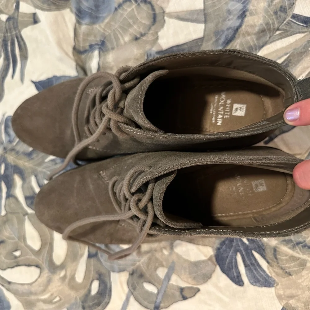 Sz 10 Women's Suede Wedge Ankle Booties Lace Up TRENDY